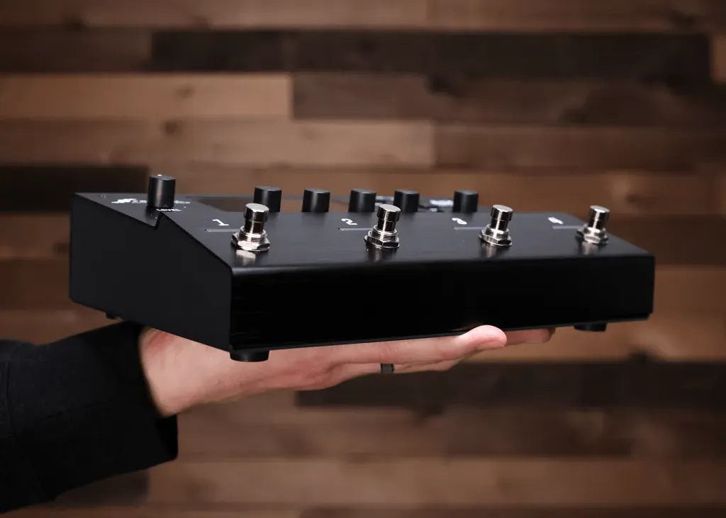 AM4 puts huge tone in the palm of your hand